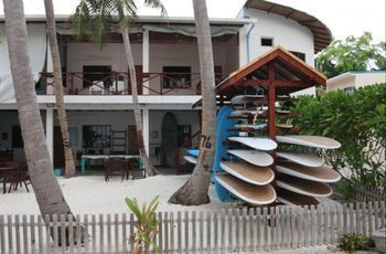 Cokes Surf Camp Otel Thulusdhoo Dış mekan fotoğraf